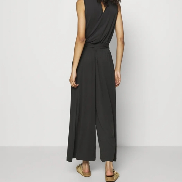 BR Jumpsuit - Picture 3 of 4